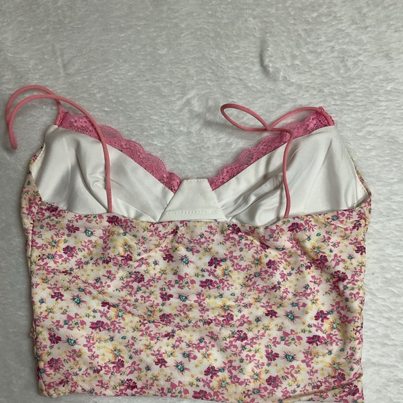 Princess Polly size 2 floral lace tank top - Picture 3 of 6